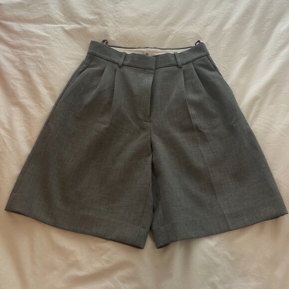 Babaton (Aritzia) Grey Pleated Bermuda Shorts. Size 6. - Picture 2 of 8